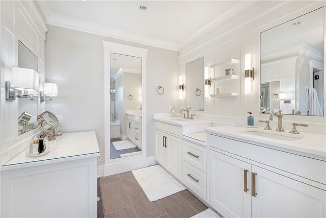 60 Van Wickle Lane, Bristol, RI 02809