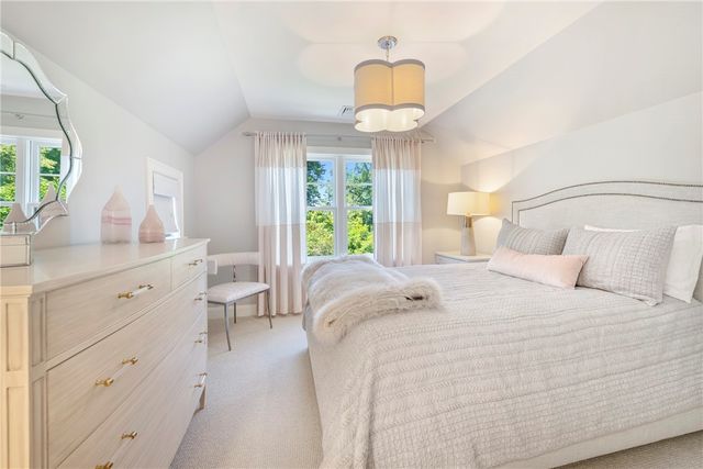 60 Van Wickle Lane, Bristol, RI 02809