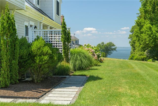60 Van Wickle Lane, Bristol, RI 02809