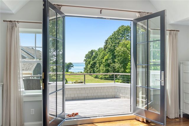 60 Van Wickle Lane, Bristol, RI 02809