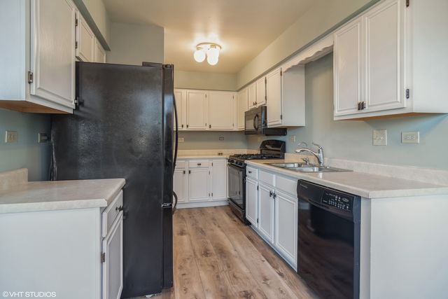 734 E Whispering Oaks Court 10-E, Palatine, IL 60074
