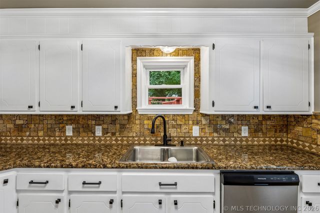 813 E Teresa Avenue, Sapulpa, OK 74066