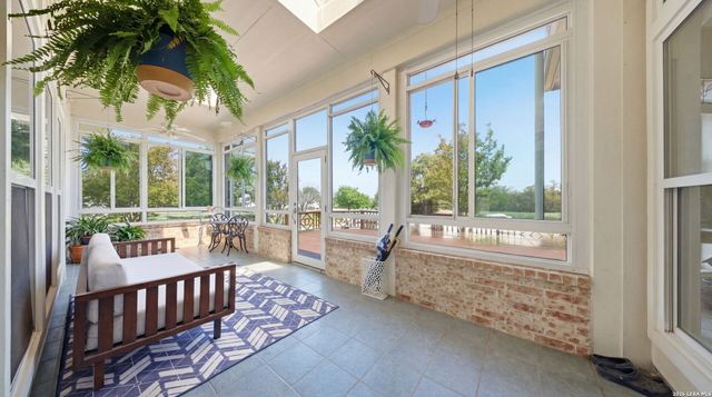 126 Juniper Ln, Boerne, TX 78006