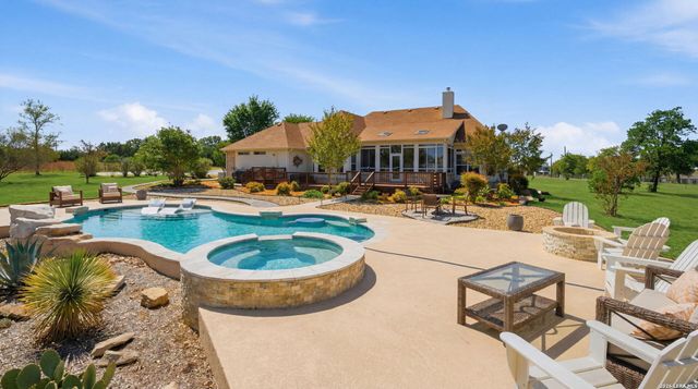 126 Juniper Ln, Boerne, TX 78006