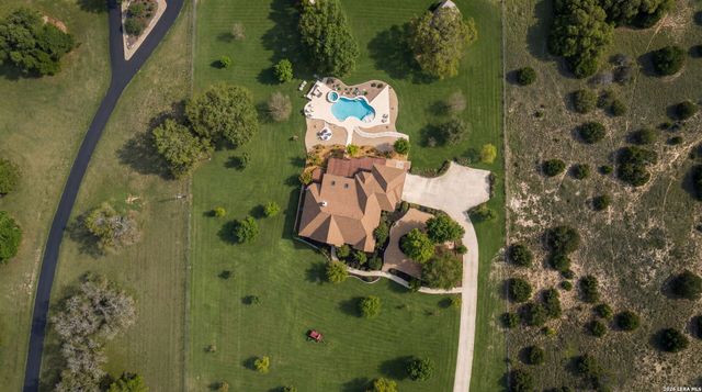 126 Juniper Ln, Boerne, TX 78006