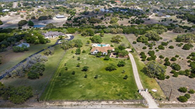 126 Juniper Ln, Boerne, TX 78006