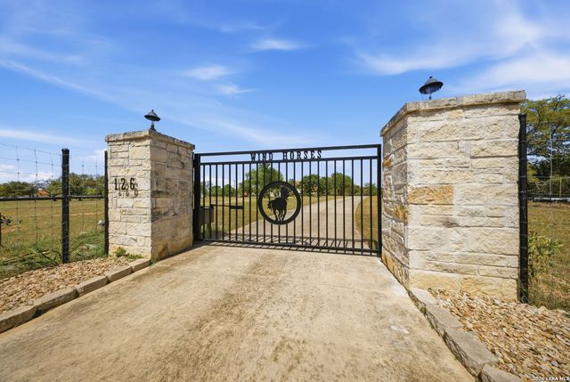 126 Juniper Ln, Boerne, TX 78006