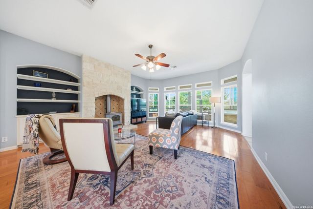 126 Juniper Ln, Boerne, TX 78006