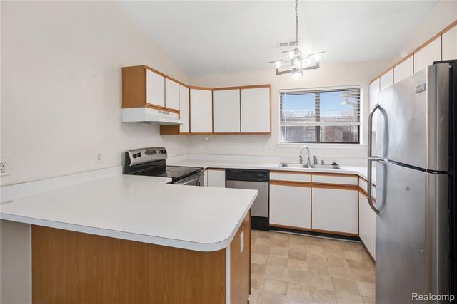 42789 Lilley Pointe Drive, Canton, MI 48187