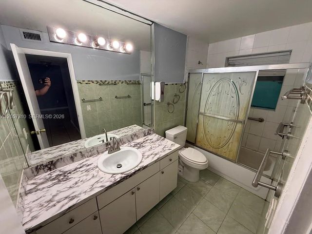 6095 W 18th Avenue S330, Hialeah, FL 33012