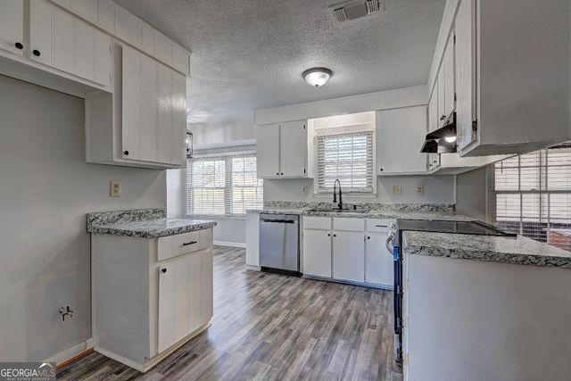 105 Mitchell Court, Warner Robins, GA 31093