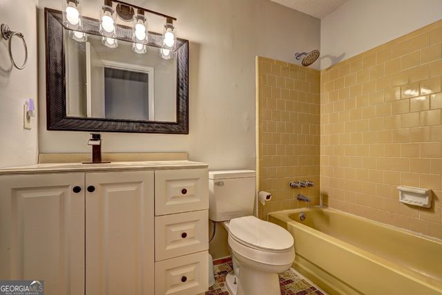 105 Mitchell Court, Warner Robins, GA 31093