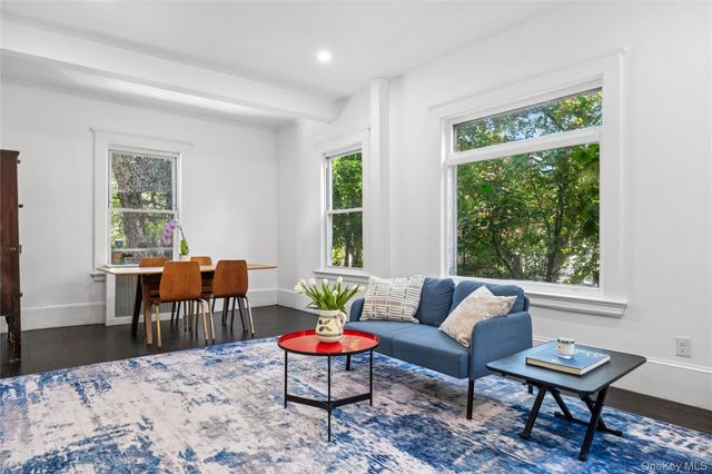 8 Hobart Street, Bronxville, NY 10708