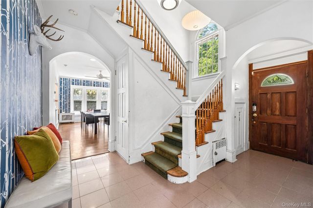 8 Hobart Street, Bronxville, NY 10708