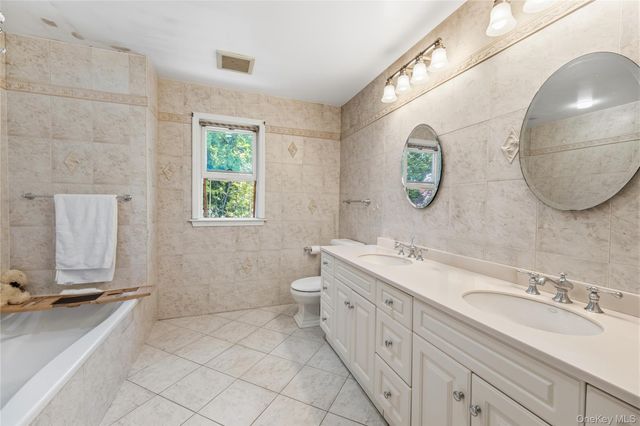 8 Hobart Street, Bronxville, NY 10708