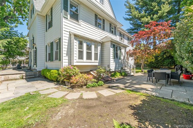 8 Hobart Street, Bronxville, NY 10708