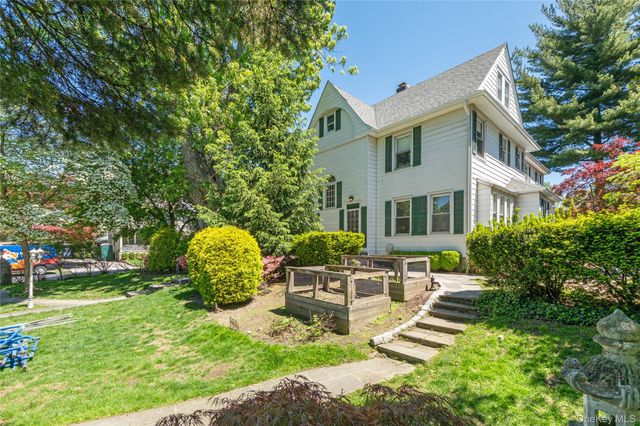 8 Hobart Street, Bronxville, NY 10708