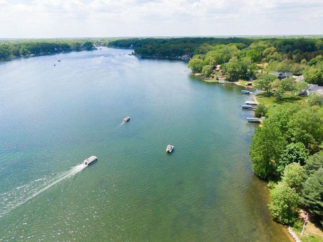 256 St Marys Lake, Battle Creek, MI 49017