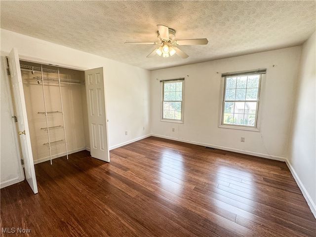 5123 Glenbrook Drive, Vienna, WV 26105