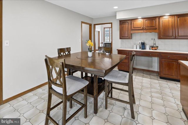 3 MANSION HILL DR, Ewing, NJ 08628