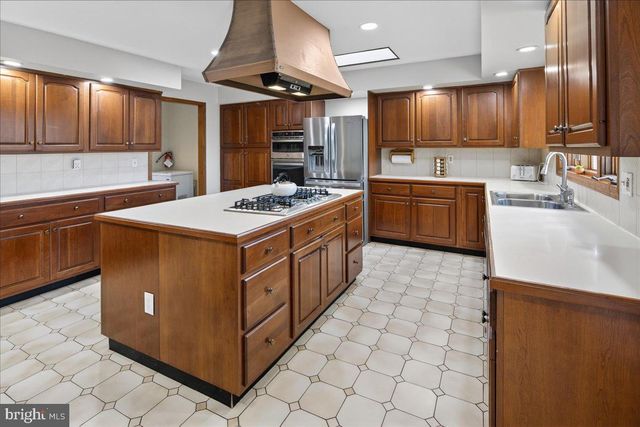 3 MANSION HILL DR, Ewing, NJ 08628