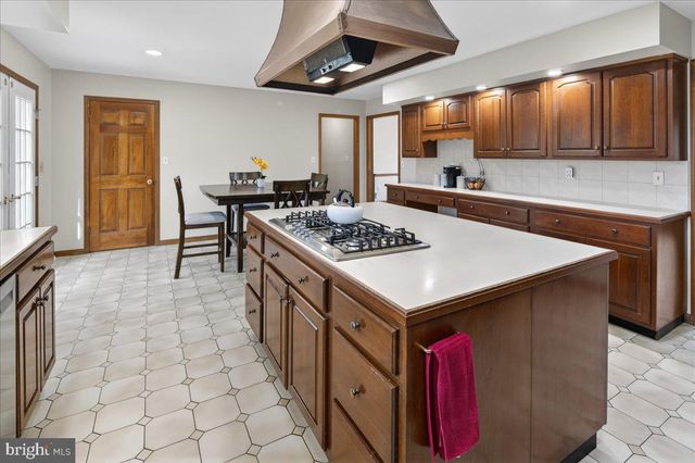 3 MANSION HILL DR, Ewing, NJ 08628