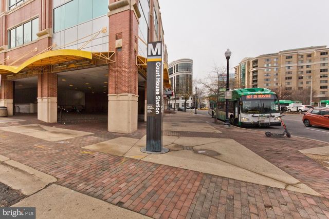 1612 N RHODES ST, Arlington, VA 22209