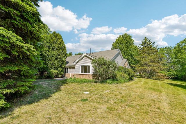 7017 W Hummingbird COURT, Milwaukee, WI 53223