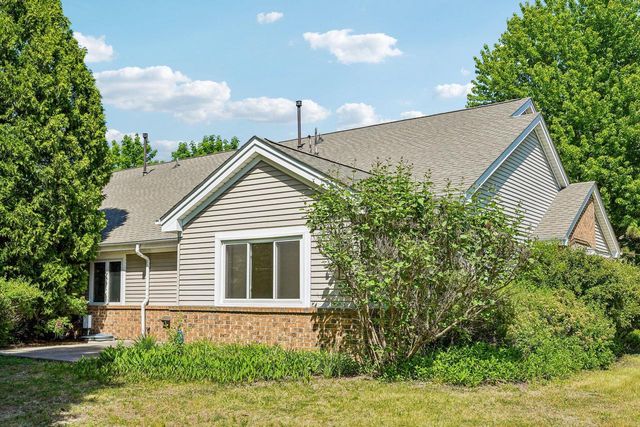 7017 W Hummingbird COURT, Milwaukee, WI 53223