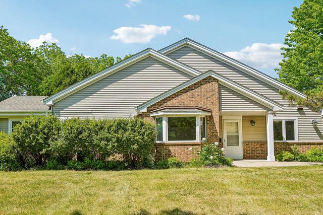 7017 W Hummingbird COURT, Milwaukee, WI 53223