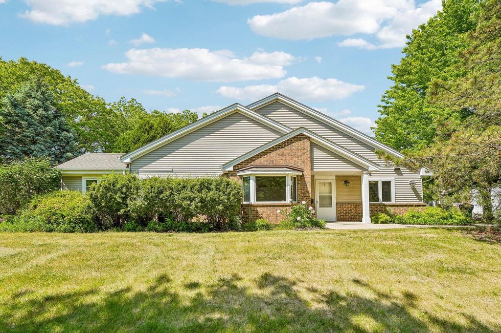 7017 W Hummingbird COURT, Milwaukee, WI 53223
