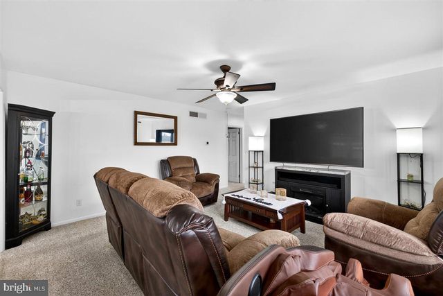 227 PAYNTER DR, Wilmington, DE 19804