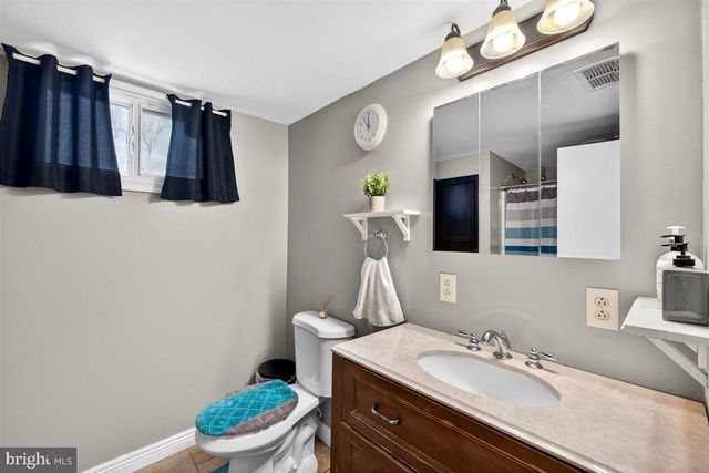 227 PAYNTER DR, Wilmington, DE 19804