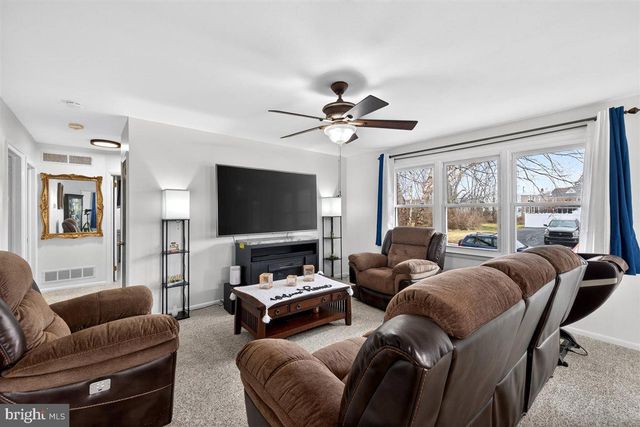 227 PAYNTER DR, Wilmington, DE 19804