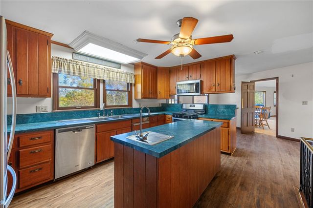 140 Greendale Dr, Hempfield Twp, PA 15601