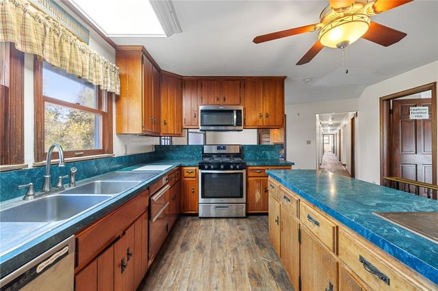 140 Greendale Dr, Hempfield Twp, PA 15601