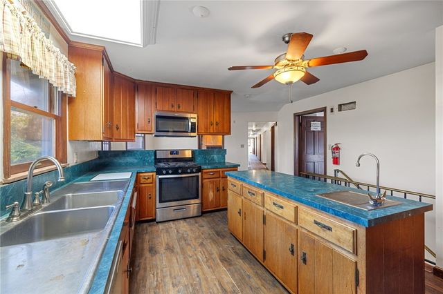 140 Greendale Dr, Hempfield Twp, PA 15601