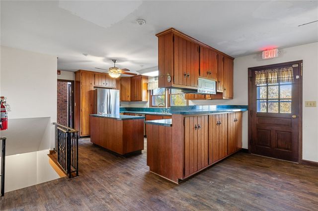 140 Greendale Dr, Hempfield Twp, PA 15601