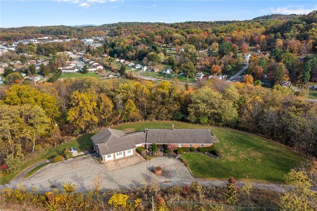 140 Greendale Dr, Hempfield Twp, PA 15601