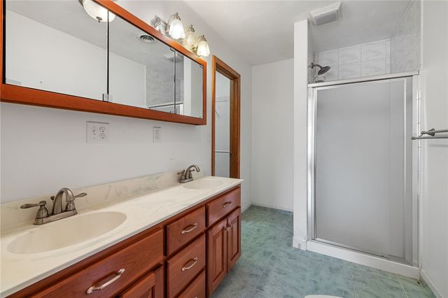 140 Greendale Dr, Hempfield Twp, PA 15601