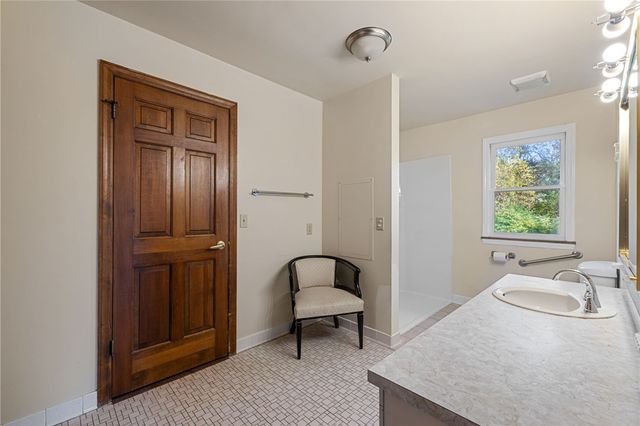 140 Greendale Dr, Hempfield Twp, PA 15601