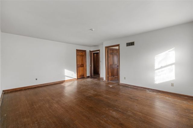 140 Greendale Dr, Hempfield Twp, PA 15601