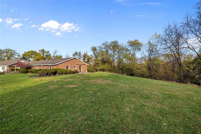 140 Greendale Dr, Hempfield Twp, PA 15601