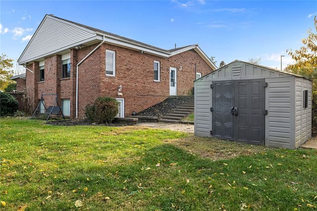 140 Greendale Dr, Hempfield Twp, PA 15601