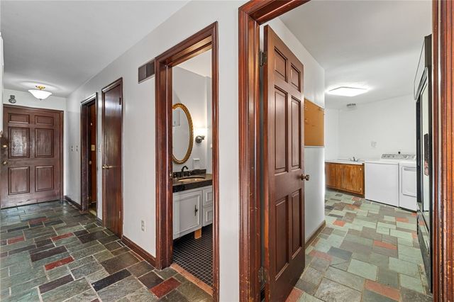 140 Greendale Dr, Hempfield Twp, PA 15601