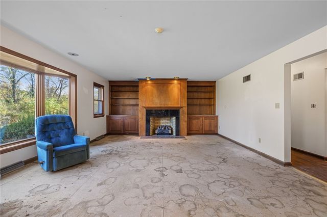 140 Greendale Dr, Hempfield Twp, PA 15601