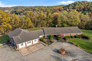 140 Greendale Dr, Hempfield Twp, PA 15601