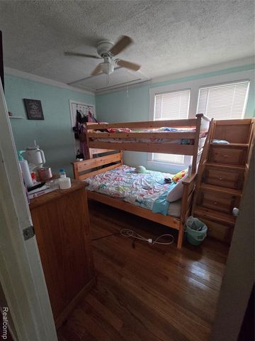 22154 Elmwood Avenue, Eastpointe, MI 48021