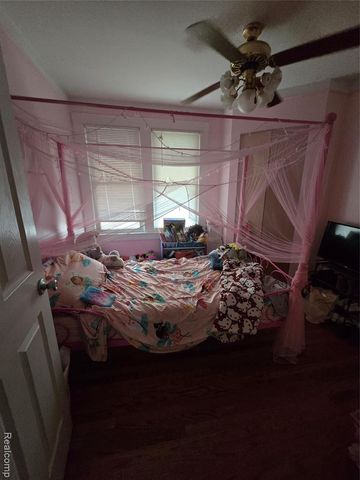 22154 Elmwood Avenue, Eastpointe, MI 48021