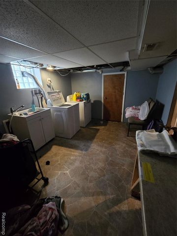 22154 Elmwood Avenue, Eastpointe, MI 48021